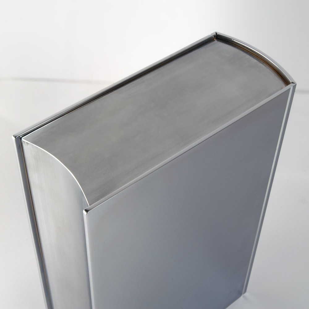 Urna-funeraria-de-hierro-THERE-IS-A-LIGHT