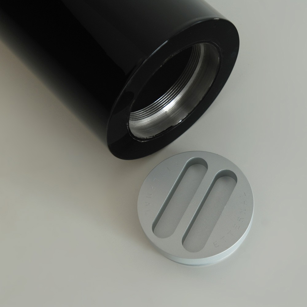 Urna-funeraria-de-hierro-THERE-IS-A-LIGHT