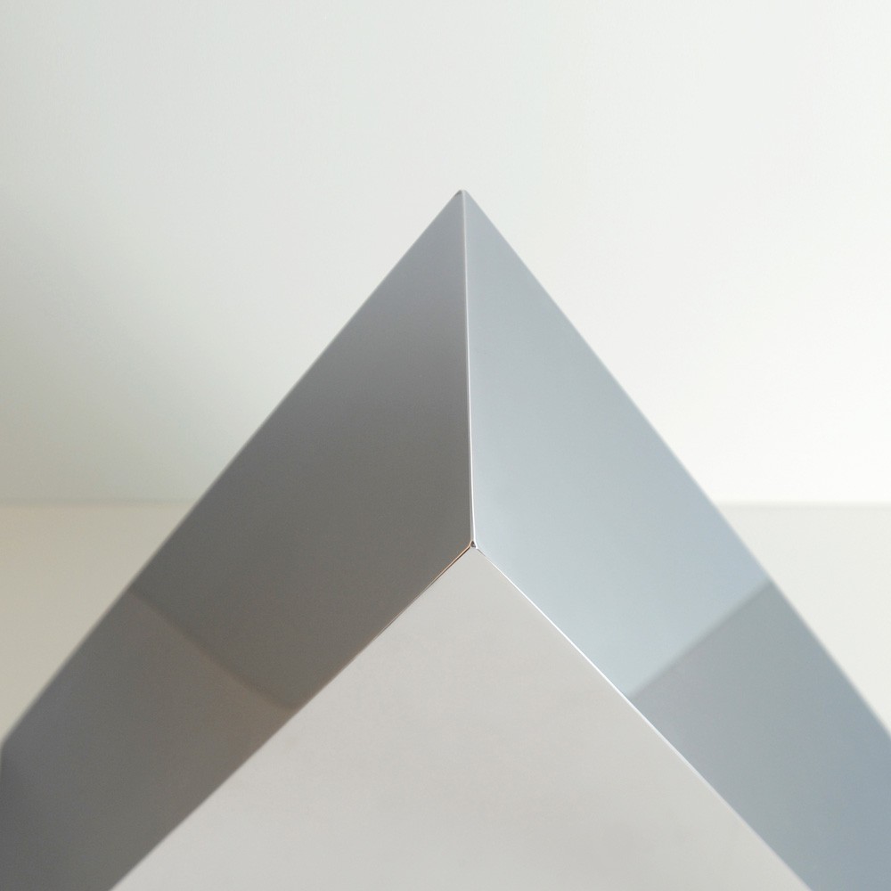 Urna-funeraria-de-hierro-THERE-IS-A-LIGHT