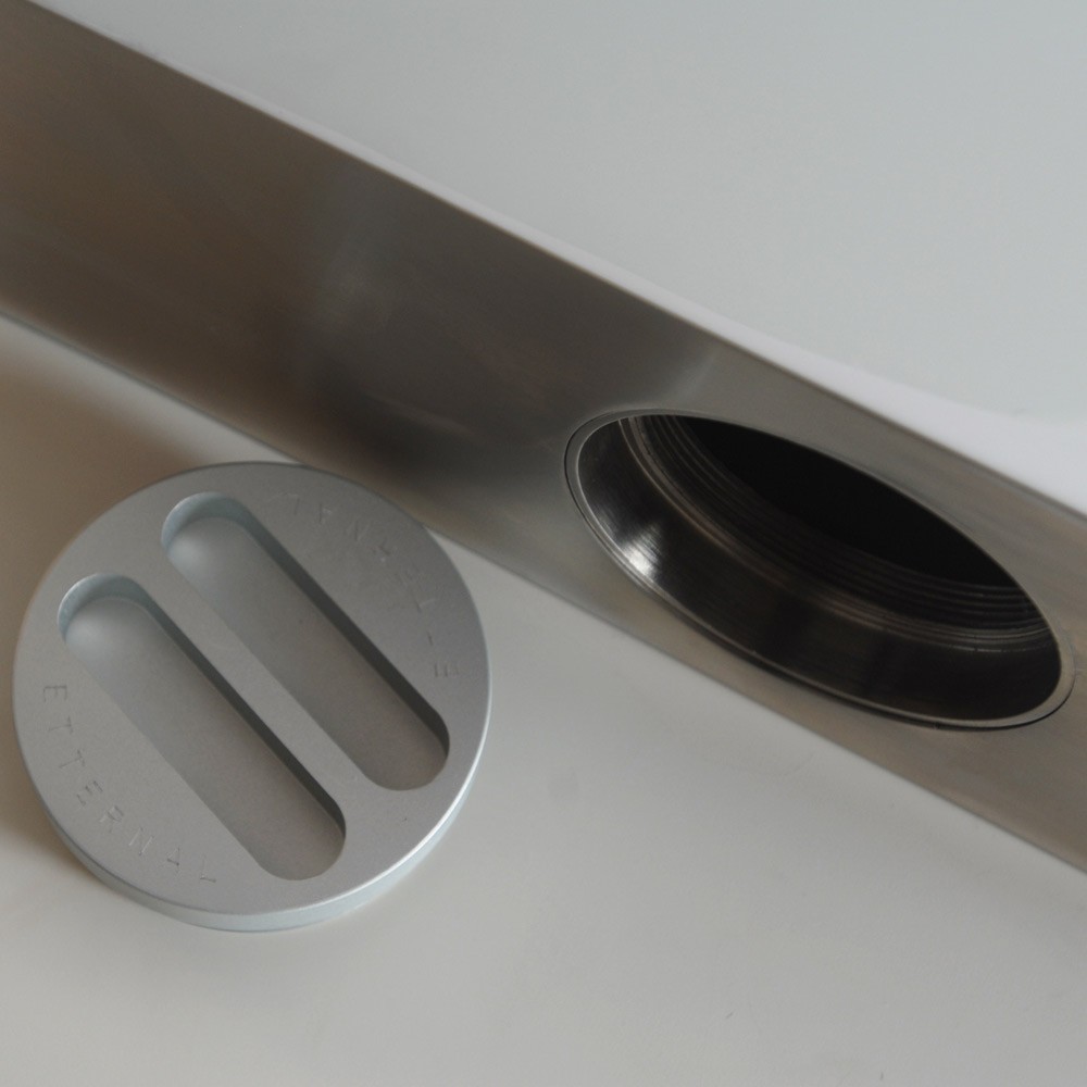 Urna-funeraria-de-hierro-THERE-IS-A-LIGHT