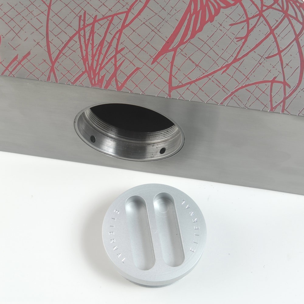 Urna-funeraria-de-hierro-THERE-IS-A-LIGHT