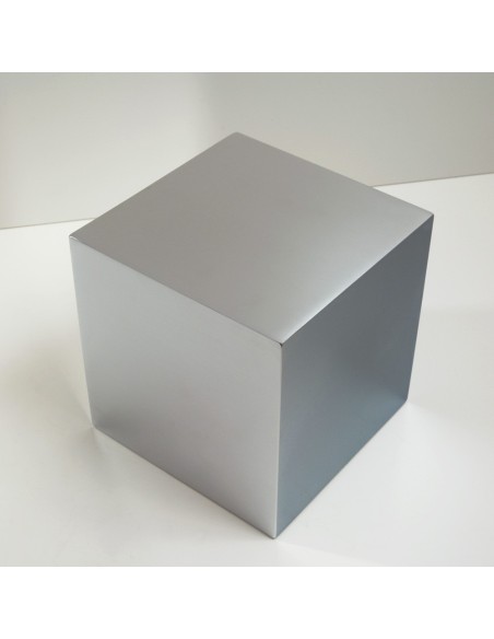 Urna-funeraria-de-hierro-THERE-IS-A-LIGHT