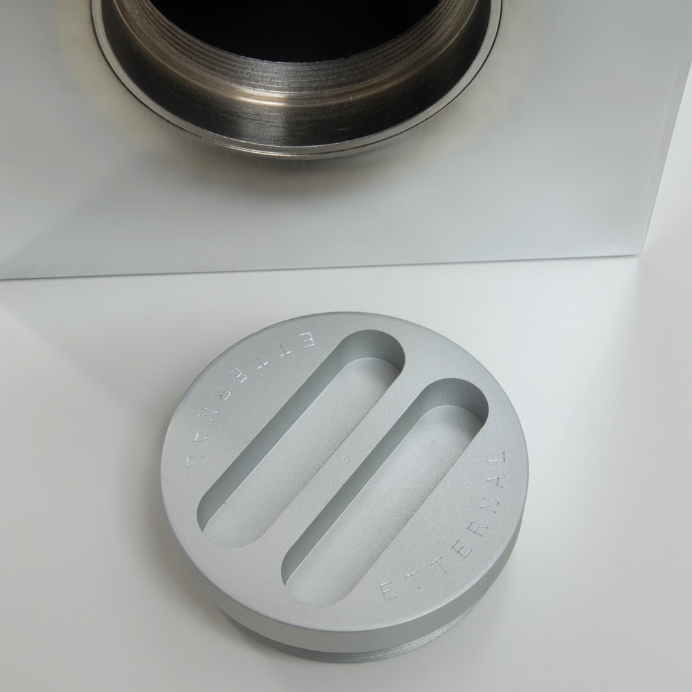 Urna-funeraria-de-hierro-THERE-IS-A-LIGHT