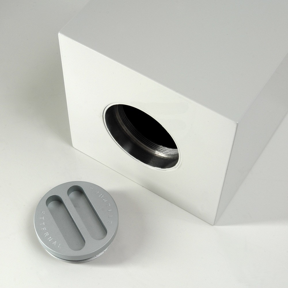 Urna-funeraria-de-hierro-THERE-IS-A-LIGHT