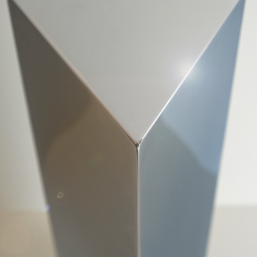 Urna-funeraria-de-hierro-THERE-IS-A-LIGHT