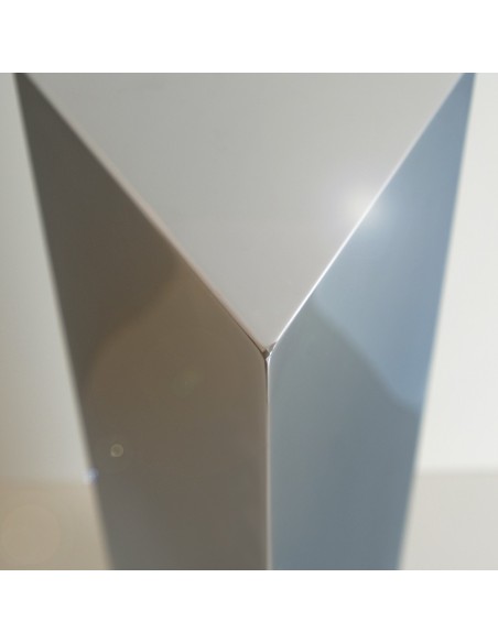 Urna-funeraria-de-hierro-THERE-IS-A-LIGHT