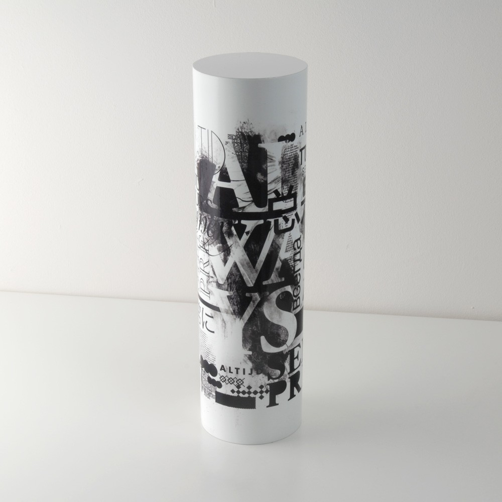 Urna-funeraria-de-hierro-THERE-IS-A-LIGHT