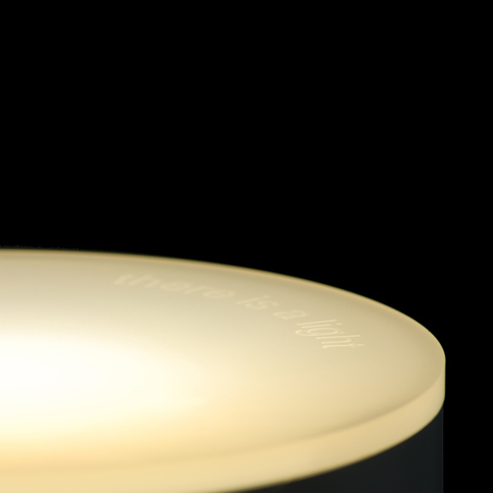 Urna-funeraria-de-hierro-THERE-IS-A-LIGHT