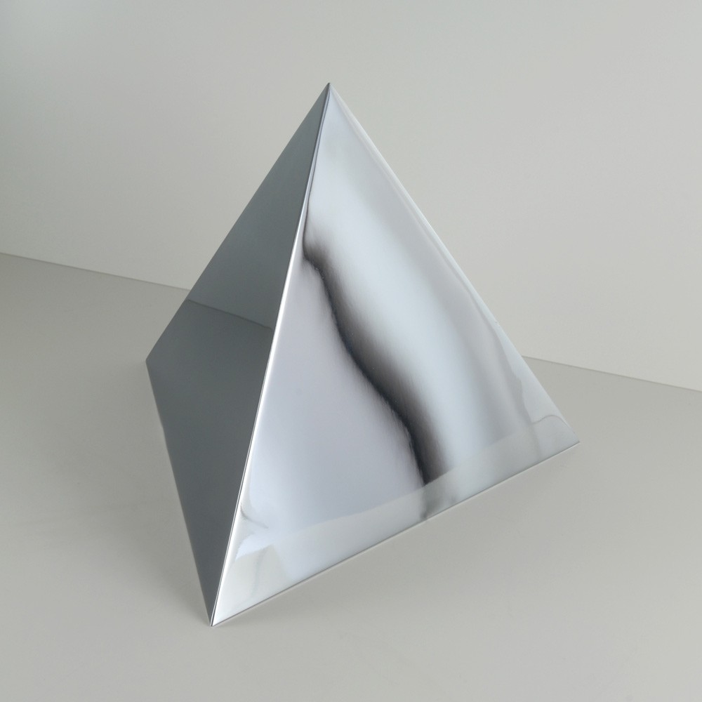 Urna-funeraria-de-acero-inoxidable-MIRROR-PYRAMID-3