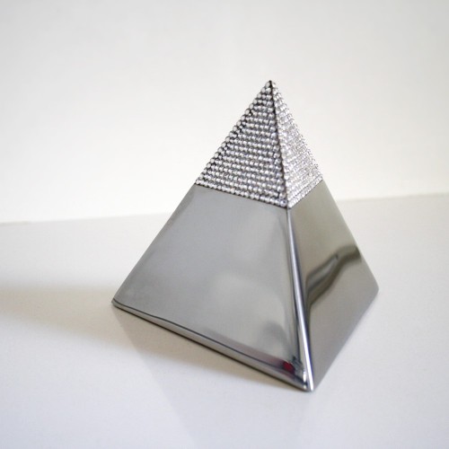 Relicario-hecho-con-Swarovski®-Elements-CRYSTAL-PYRAMID-KEEPSAKE